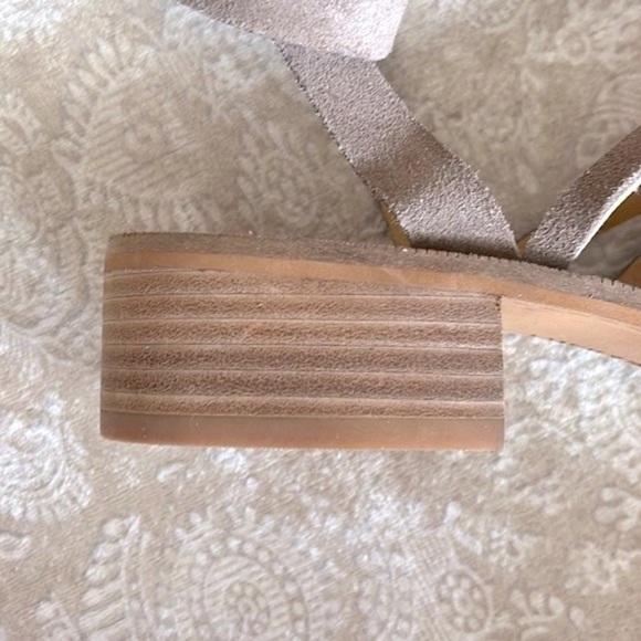 Brand New Lucky Brand Genuine Suede Chunky Low Heel Strappy Gladiator Sandals - Picture 12 of 16